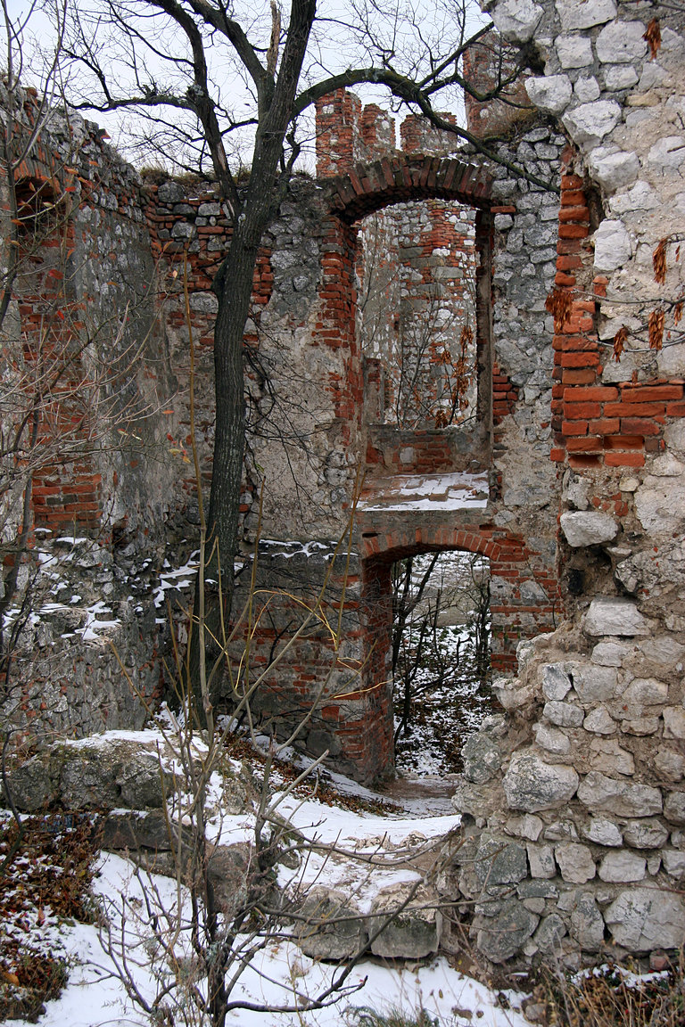 zceniny Dvho hradu - Divci castle ruins