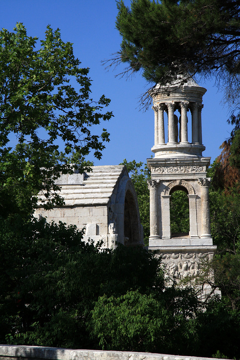 Saint-Rmy-de-Provence - msk monumenty na okraji msta