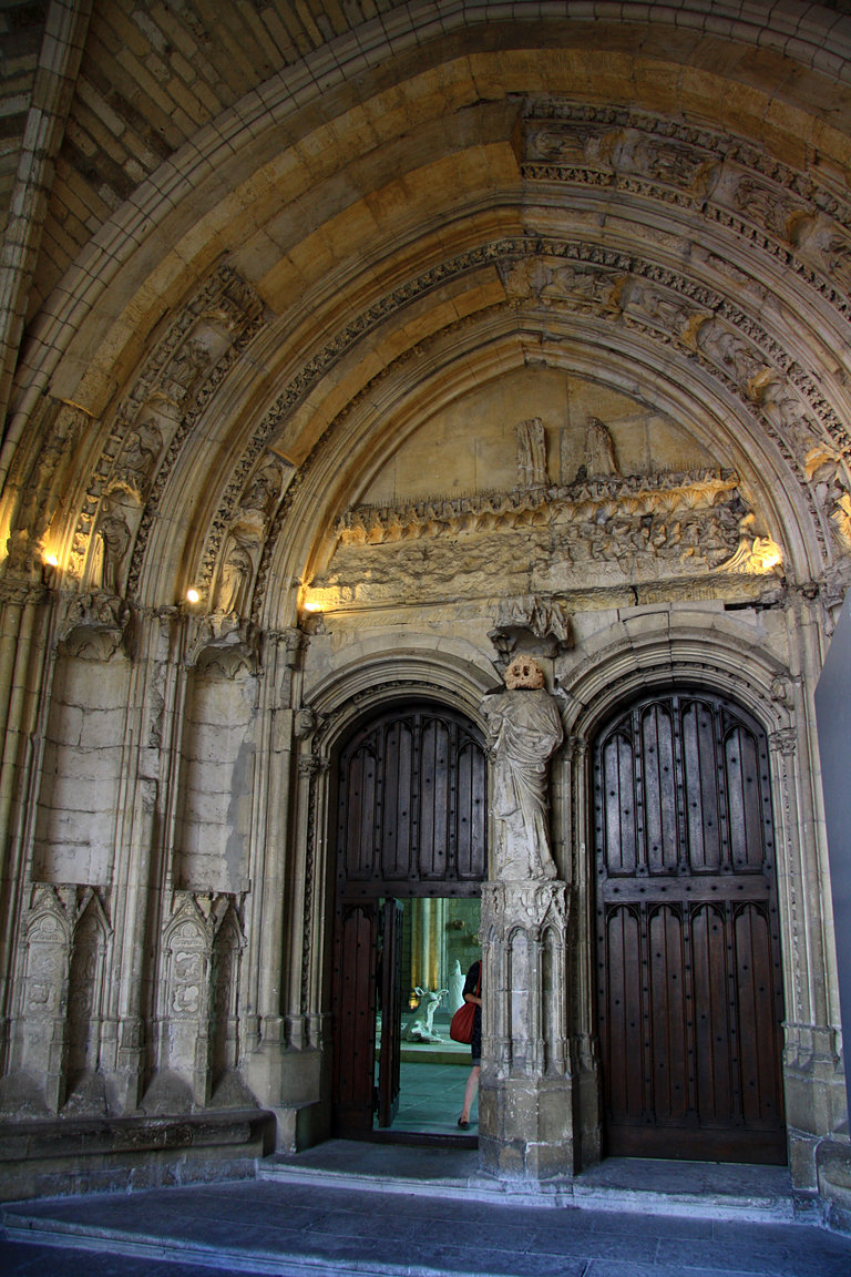 Avignon - papesk palc, vchod do hlavn kaple