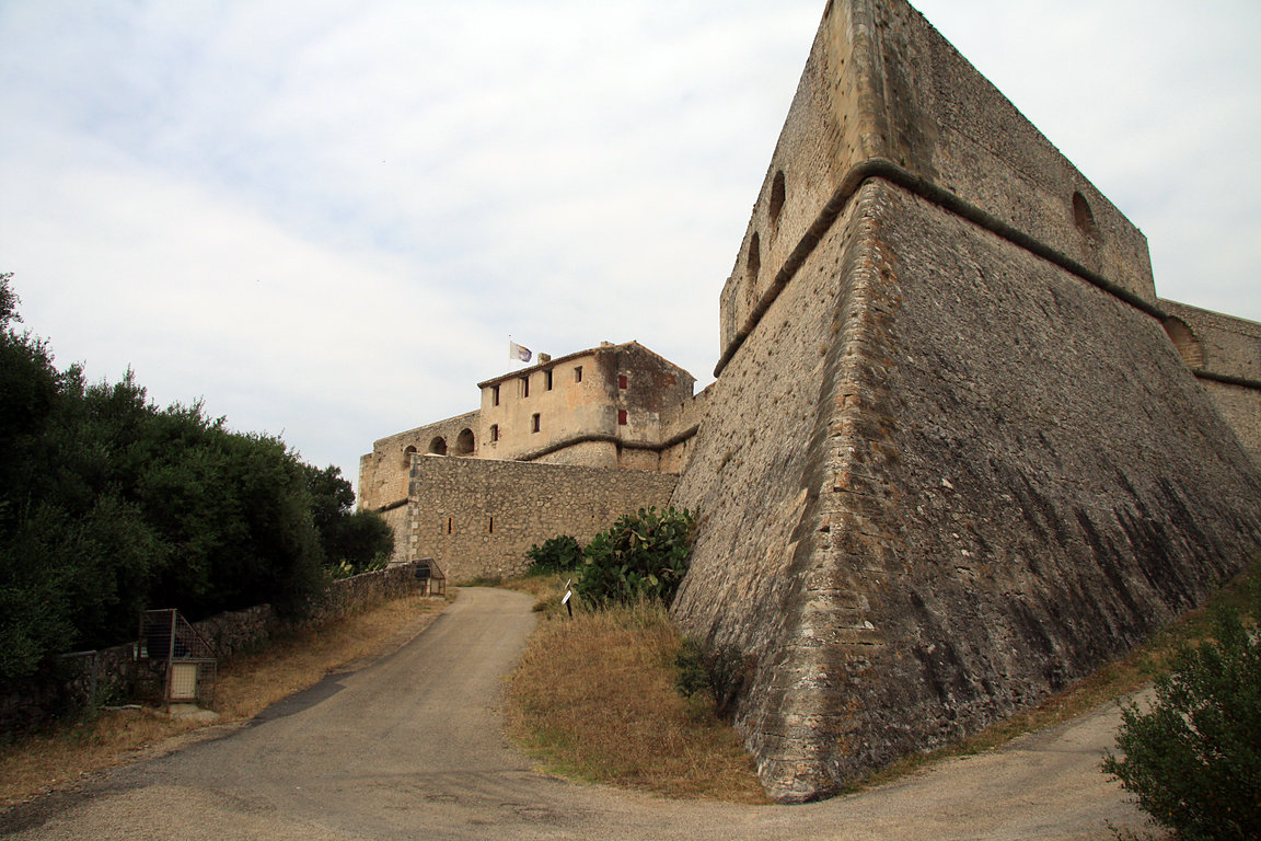 Antibes - pevnost Fort Carr z 18. stolet nejlpe vynikne z leteckho pohledu